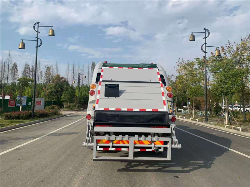 东风天锦14方压缩式垃圾车图片8