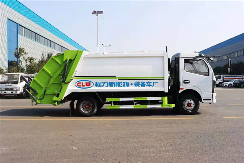 东风多利卡8方压缩式垃圾车5