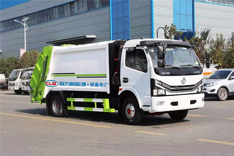 东风多利卡8方压缩式垃圾车2