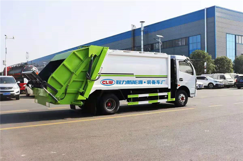 东风多利卡8方压缩式垃圾车6