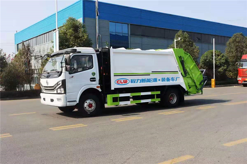 东风多利卡8方压缩式垃圾车3