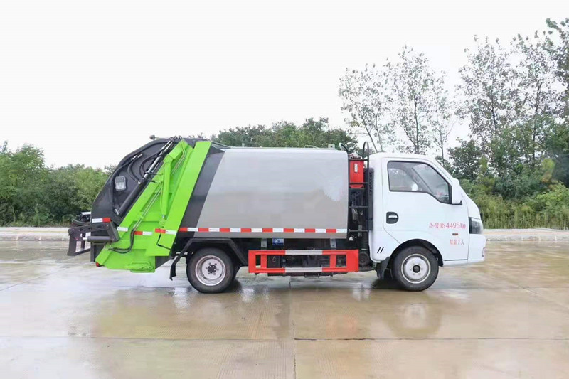 东风途逸3方压缩式垃圾车4