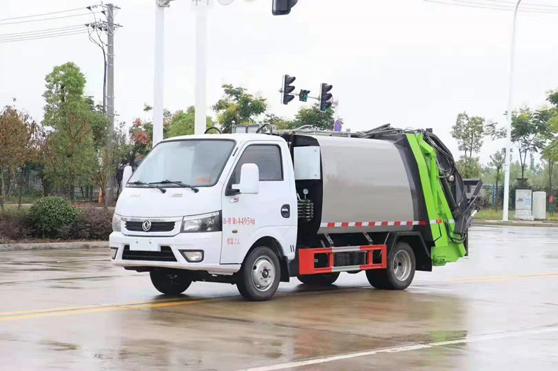 东风途逸3方压缩式垃圾车5