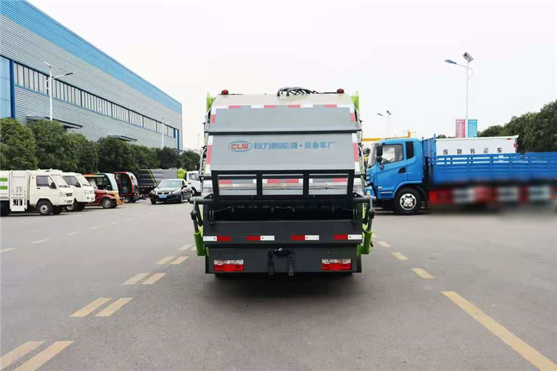 东风多利卡6方压缩式垃圾车图片9