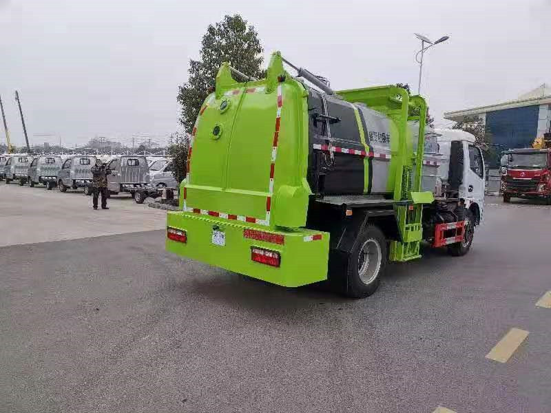 东风福瑞卡8方餐厨垃圾车7