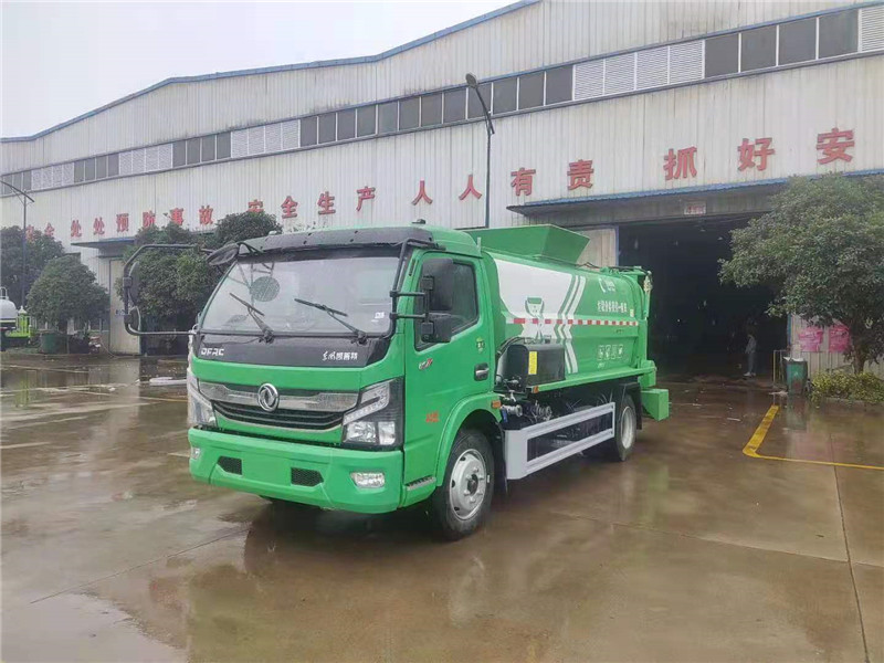 东风多利卡8方餐厨垃圾车2
