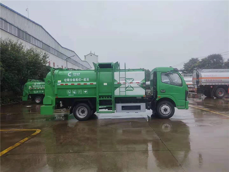 东风多利卡8方餐厨垃圾车4