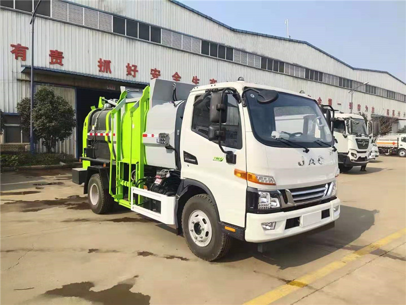 江淮骏铃6方餐厨垃圾车1