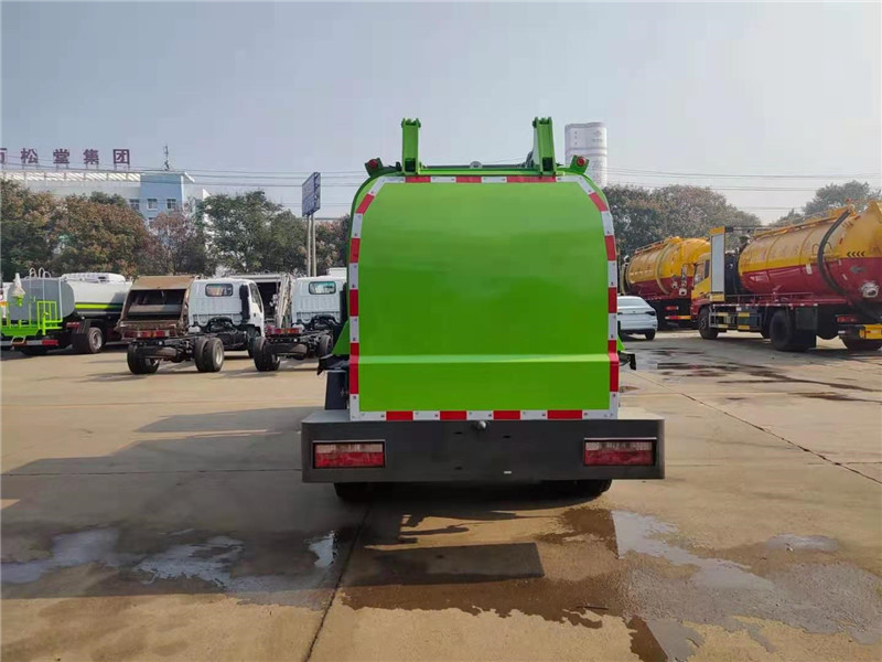 江淮骏铃6方餐厨垃圾车8