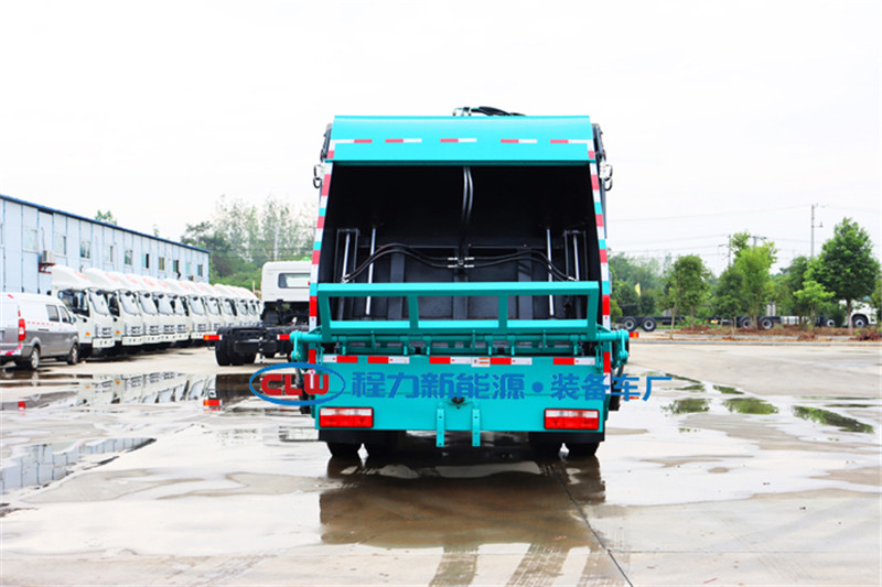 东风多利卡12方压缩式垃圾车8