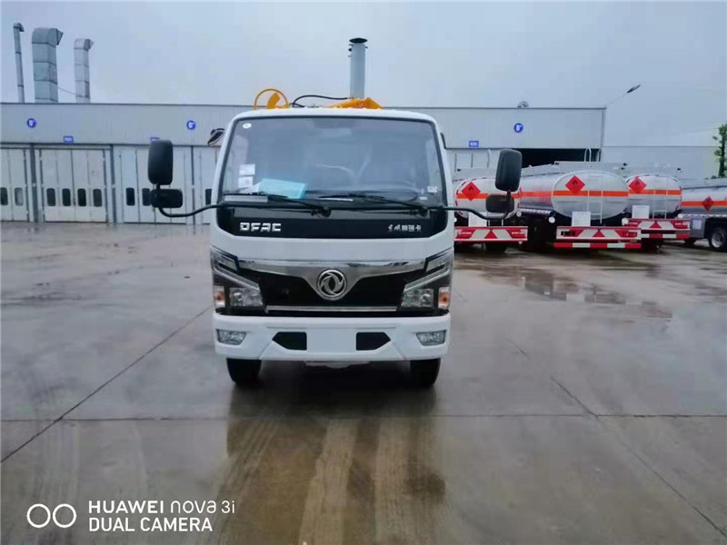 东风福瑞卡自装卸式垃圾车1