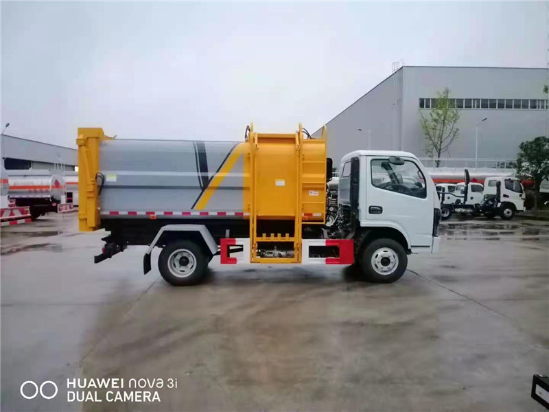 东风福瑞卡自装卸式垃圾车5