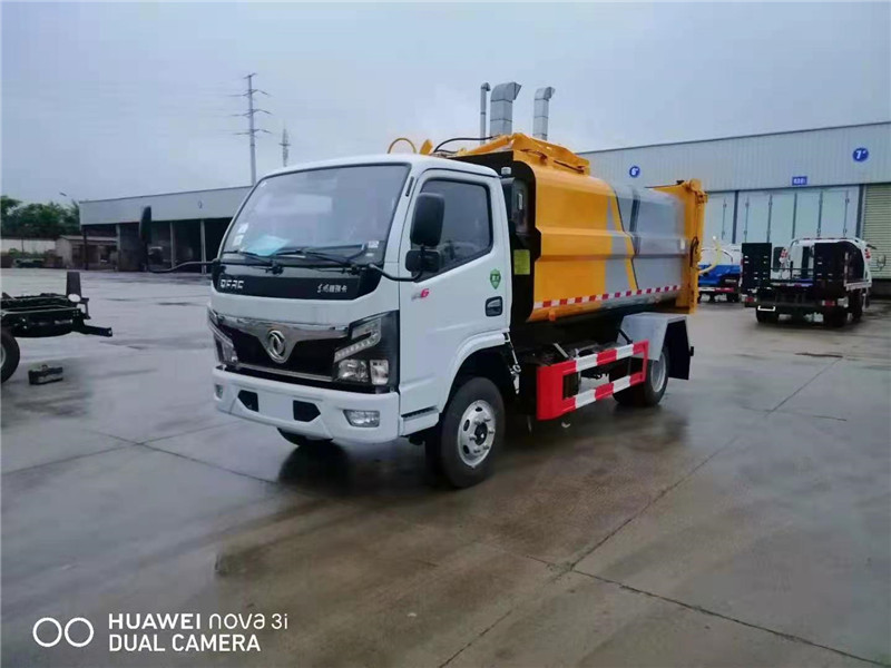 东风福瑞卡自装卸式垃圾车3