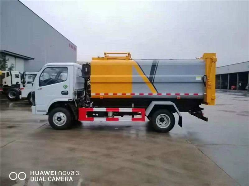 东风福瑞卡自装卸式垃圾车4