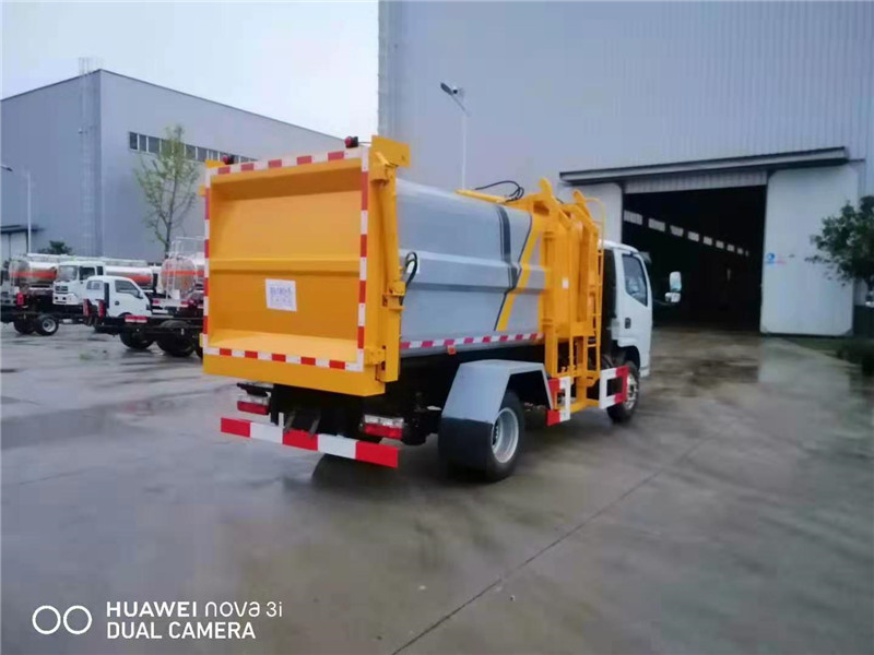 东风福瑞卡自装卸式垃圾车7