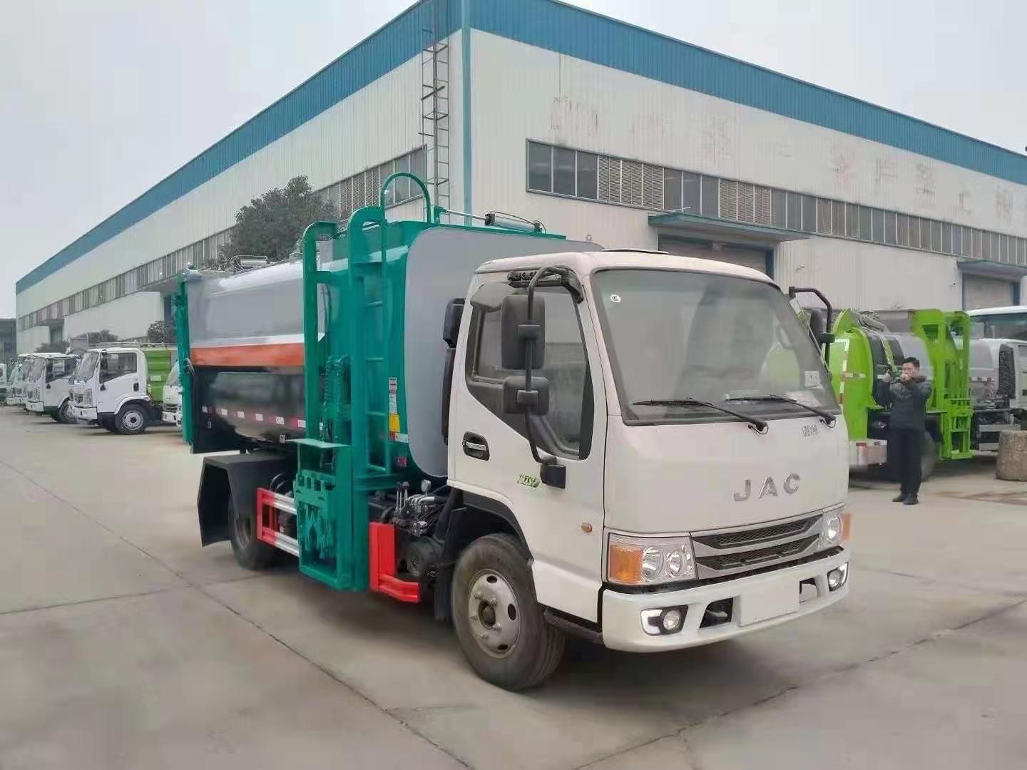 江淮骏铃自装卸式垃圾车1