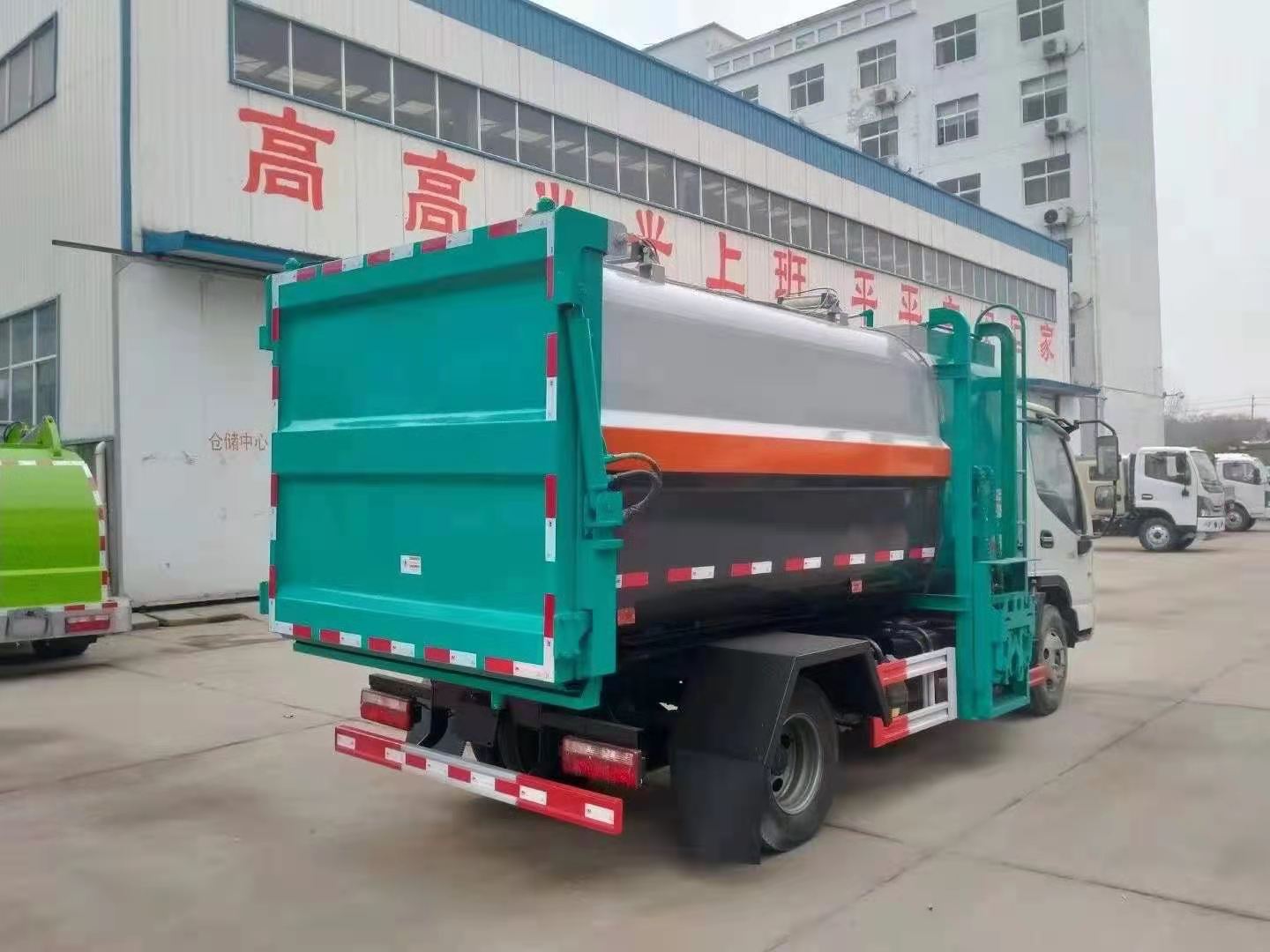 江淮骏铃自装卸式垃圾车5