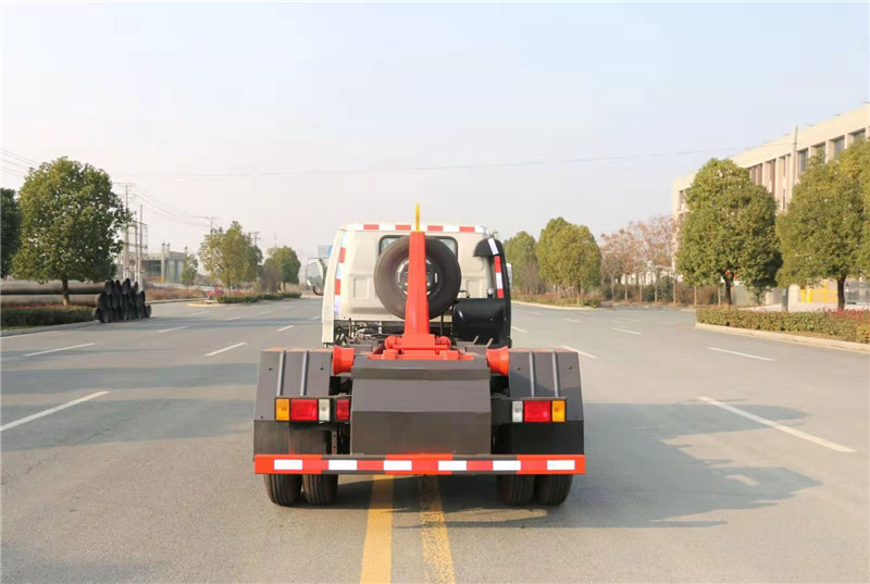 福田时代勾臂式垃圾车7