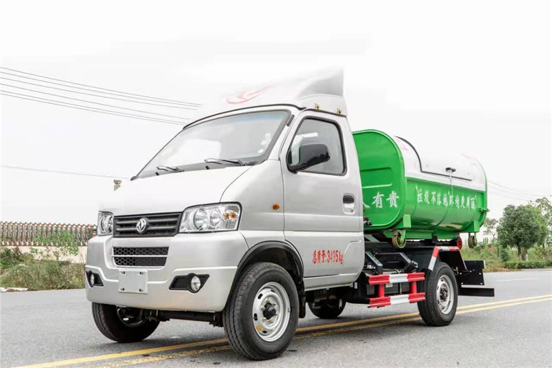 东风小霸王勾臂式垃圾车2