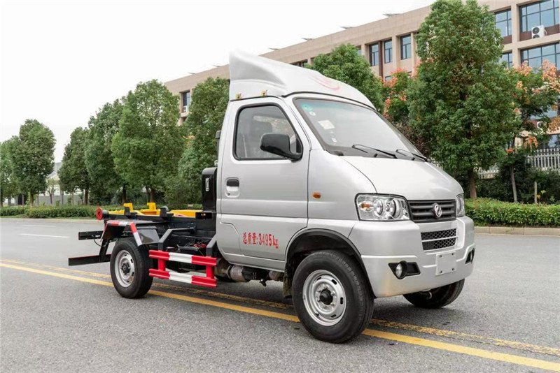 东风小霸王勾臂式垃圾车3