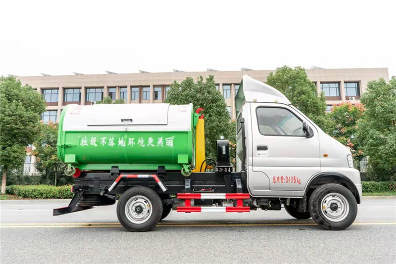 东风小霸王勾臂式垃圾车5