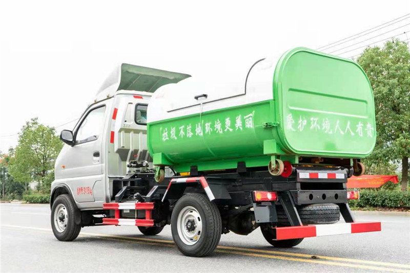 东风小霸王勾臂式垃圾车6