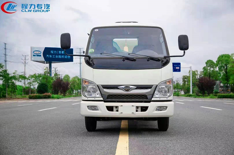 福田小卡之星勾臂式垃圾车1