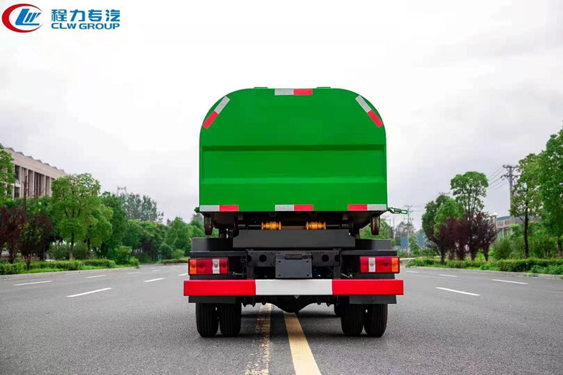 福田小卡之星勾臂式垃圾车8