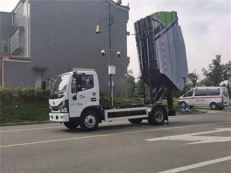 东风多利卡自装卸式垃圾车1
