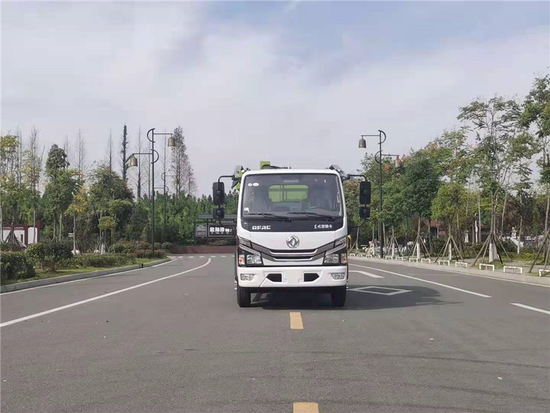 东风多利卡自装卸式垃圾车1