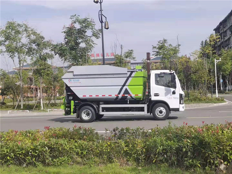 东风多利卡自装卸式垃圾车1