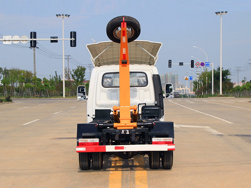 东风途逸勾臂式垃圾车6