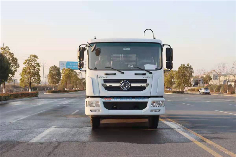 东风多利卡10方压缩式垃圾车1