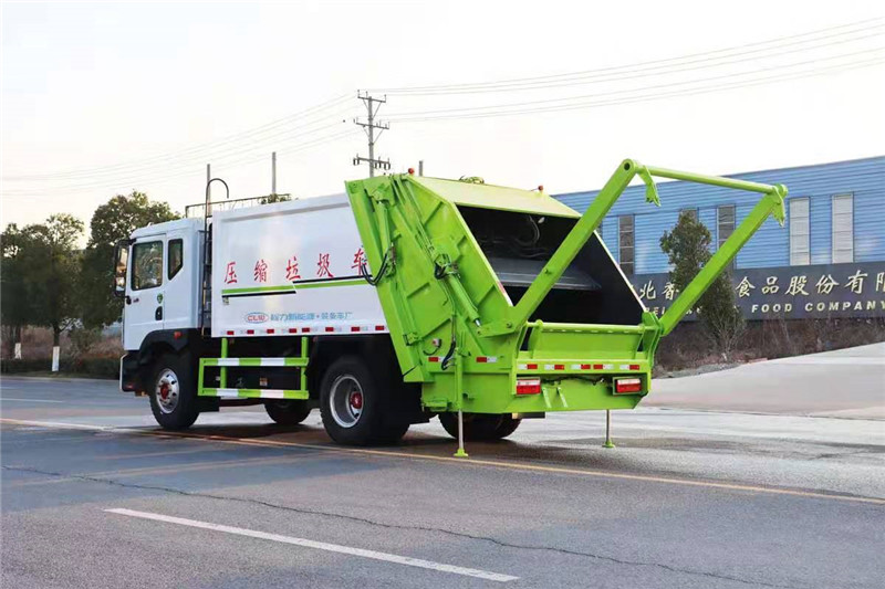 东风多利卡10方压缩式垃圾车7