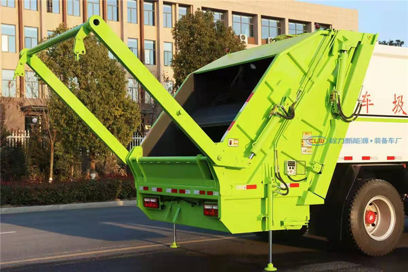东风多利卡10方压缩式垃圾车8