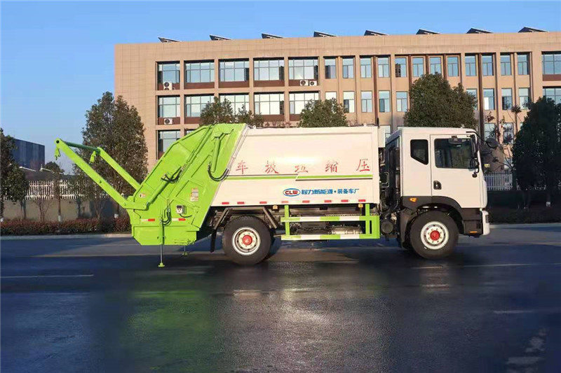 东风多利卡10方压缩式垃圾车4
