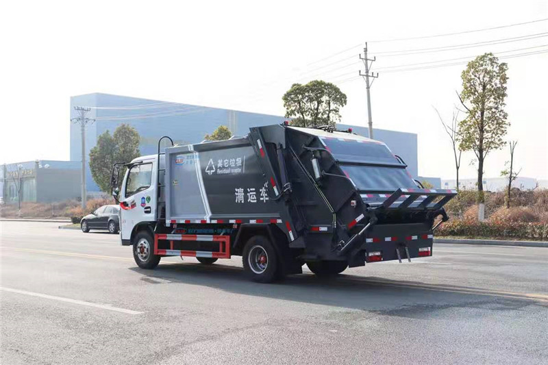 东风多利卡6方压缩式垃圾车7