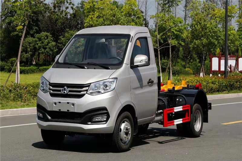 长安勾臂式垃圾车3