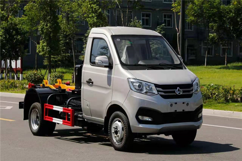 长安勾臂式垃圾车2