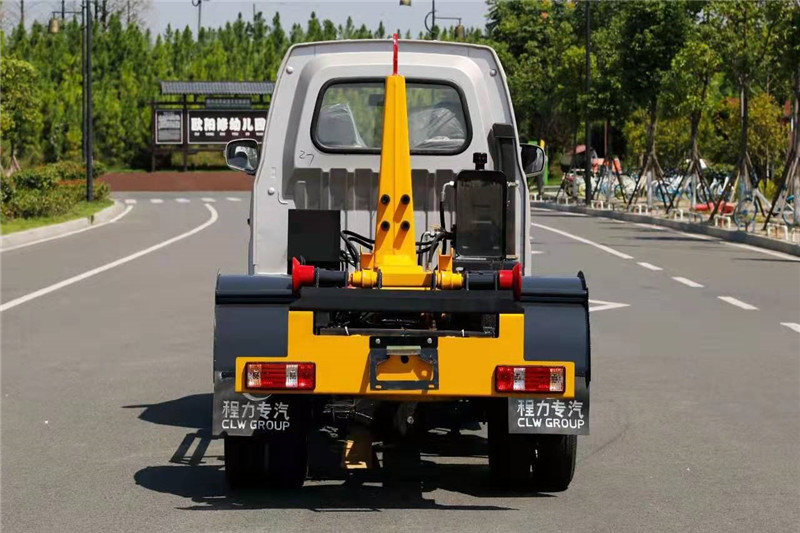 长安勾臂式垃圾车5