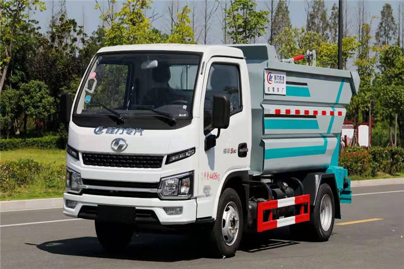 跃进自装卸式垃圾车3