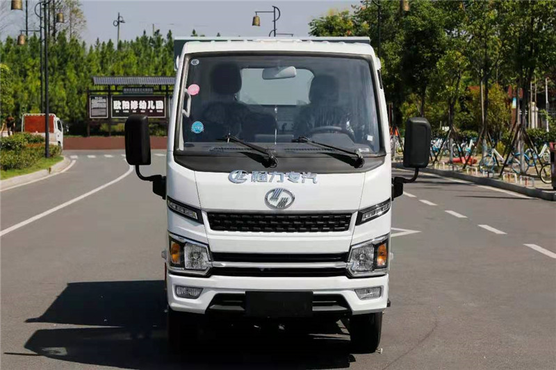 跃进自装卸式垃圾车1