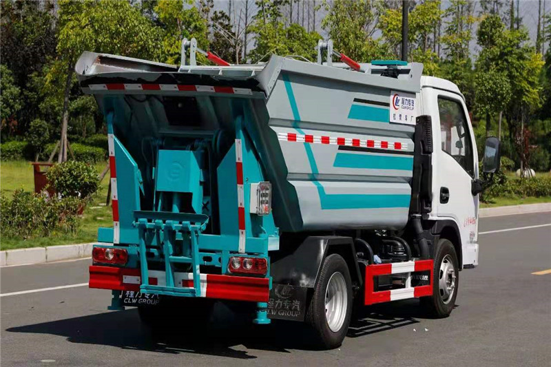 跃进自装卸式垃圾车5