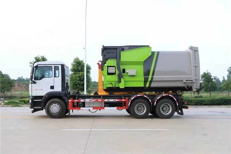 重汽汕德卡勾臂式垃圾车5