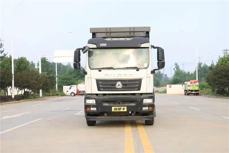重汽汕德卡勾臂式垃圾车1