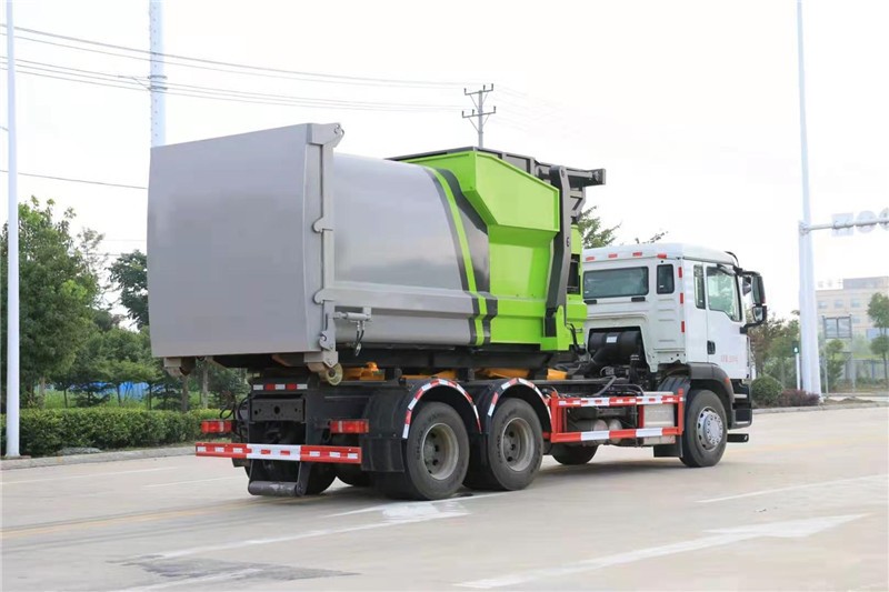 重汽汕德卡勾臂式垃圾车6