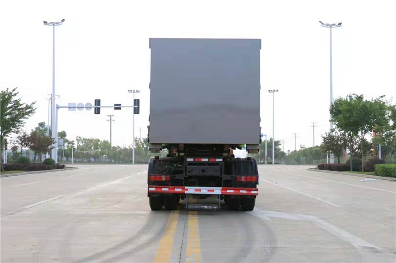 重汽汕德卡勾臂式垃圾车9