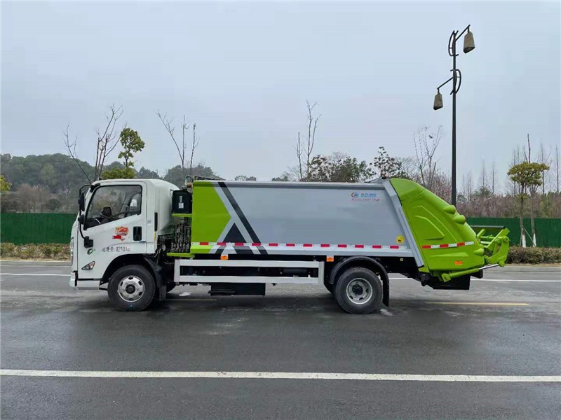 江铃凯锐8方压缩式垃圾车3