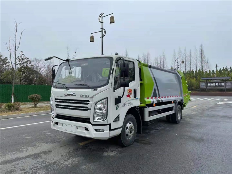 江铃凯锐8方压缩式垃圾车2
