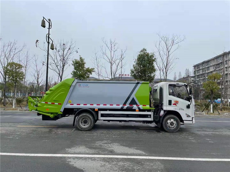 江铃凯锐8方压缩式垃圾车5